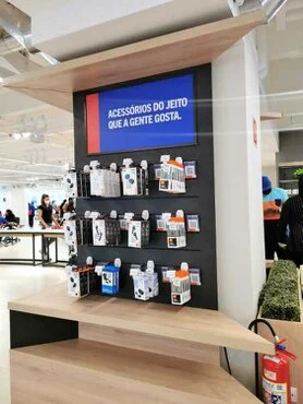 Proteção de produtos encartelados com as gancheiras da Lisa Soluções